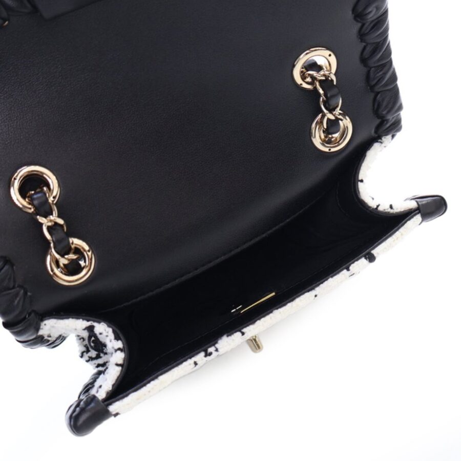 Chanel Crossbody white bag – front view